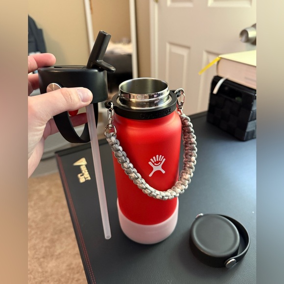 Red Hydro Flask - 32 oz with white glitter boot, paracord handle, and sipper - Picture 7 of 8